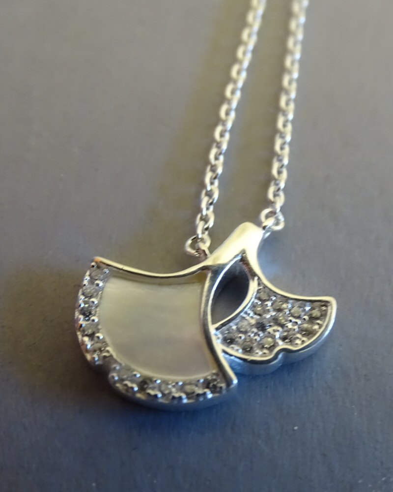 SILVER PENDANT  FAN STYLE WITH M,O,P