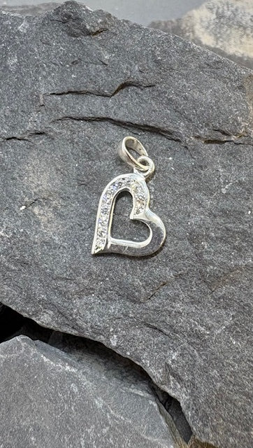 LOVELY SILVER HEART PENDANT WITH CZ STONES