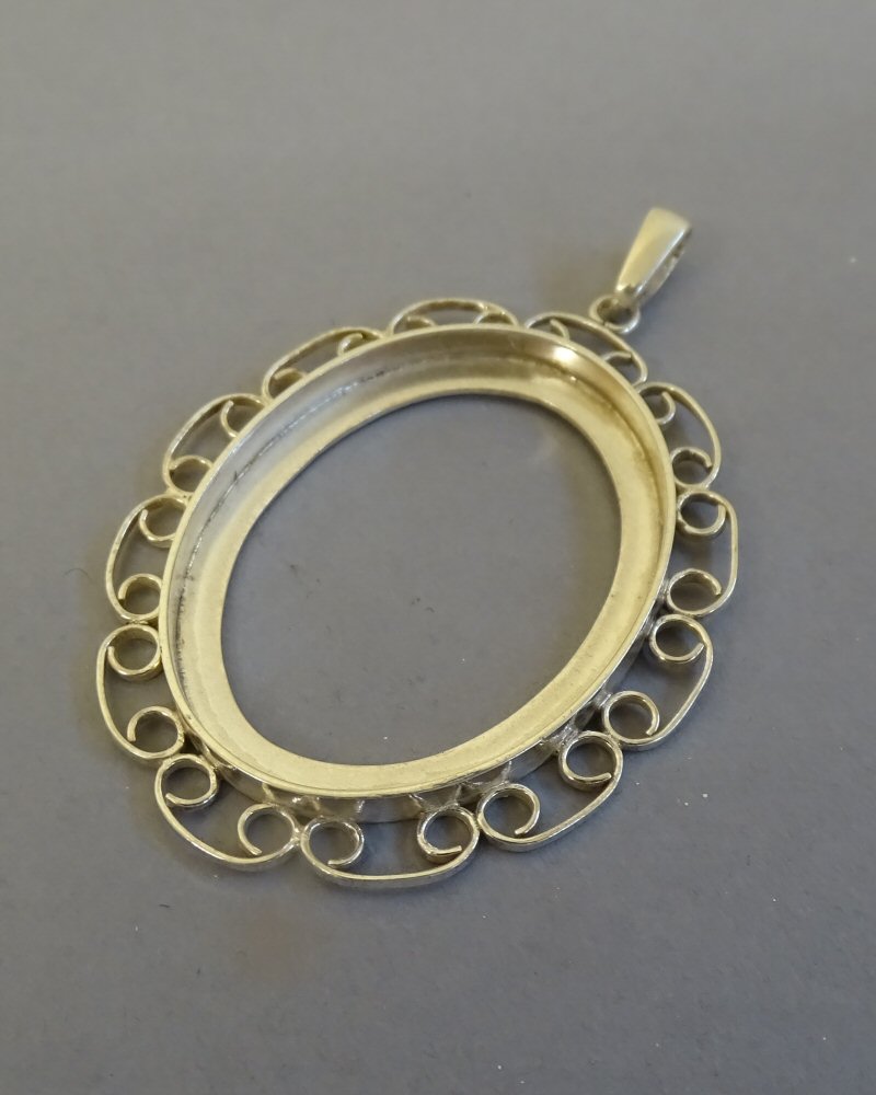 FRILL EDGE PENDANT TO FIT 40X30 CABOCHON