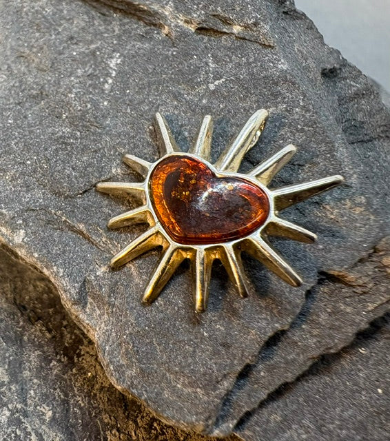 SILVER FANCY PENDANT WITH AMBER