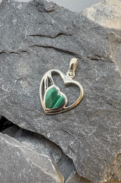SILVER HEART PENDANT WITH MALACHITE