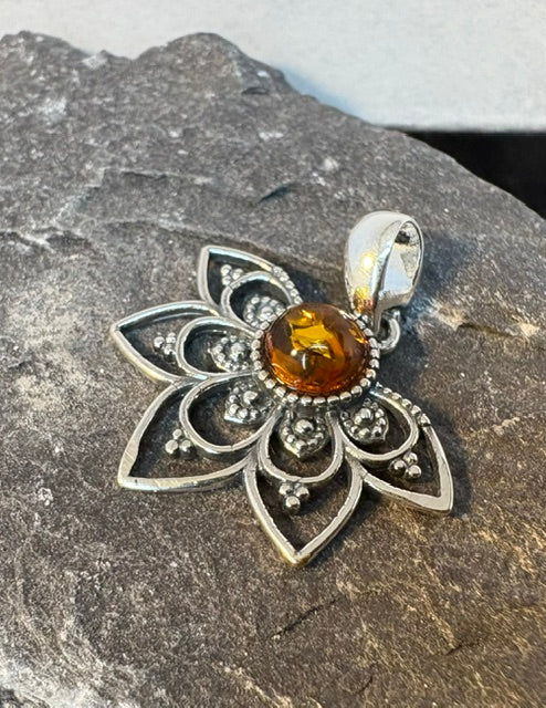 SILVER FAN STYLE PENDANT WITH AMBER
