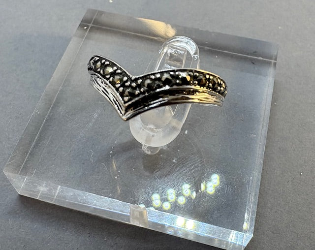 SILVER ANTIQUE STYLE SILVER WISHBONE RING