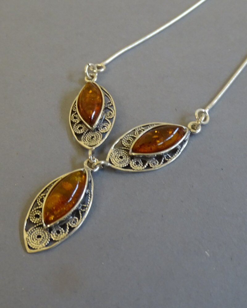 FILLAGREE SILVER AMBER NECKLATE