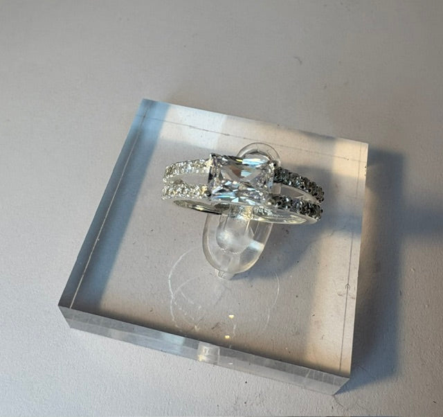 SOLID SILVER RING WITH CZ STONES