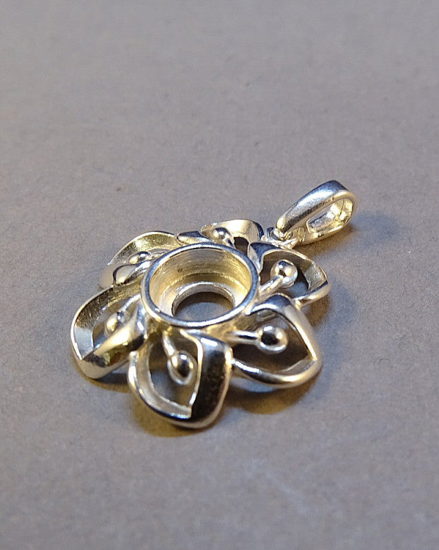 Silver Flower Pendant Mount For 6mm Stone