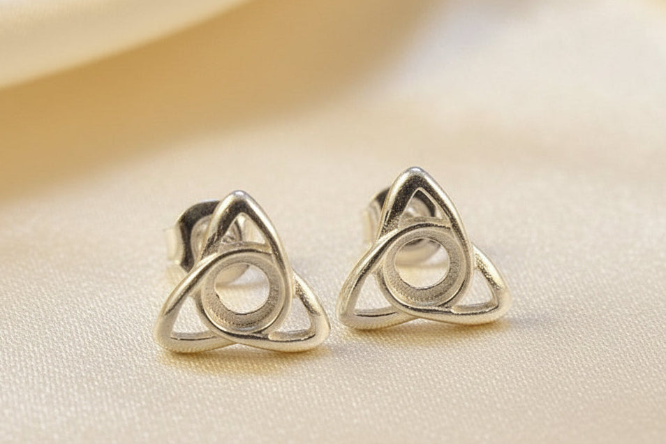 Simple Celtic silver Style Stud Setting For 4mm Stones