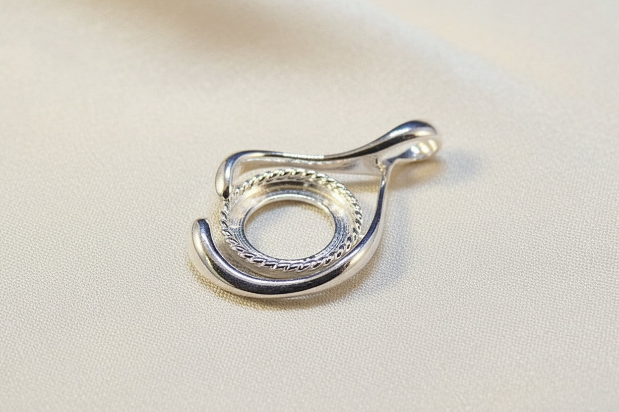 Stunning Silver Pendant To Take a 10mm Cabochon