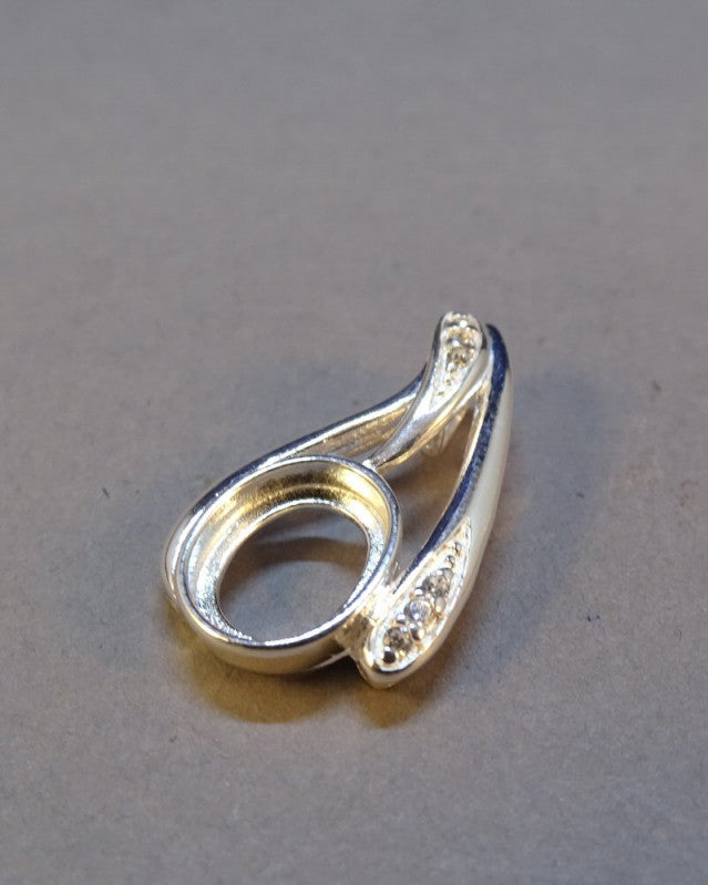 Attractive Silver Pendant With cz To Fit 10x8 cabochon