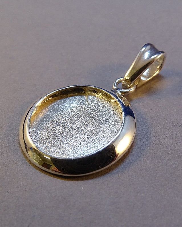 Solid Back Round Pendant Suitable For 17mm Cabochon Or Resin