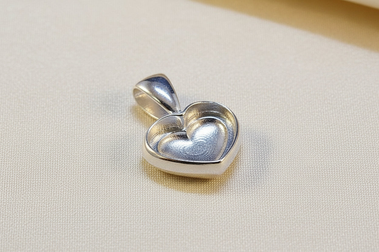 Solid Back Heart Pendant Suitable For Use With Resin