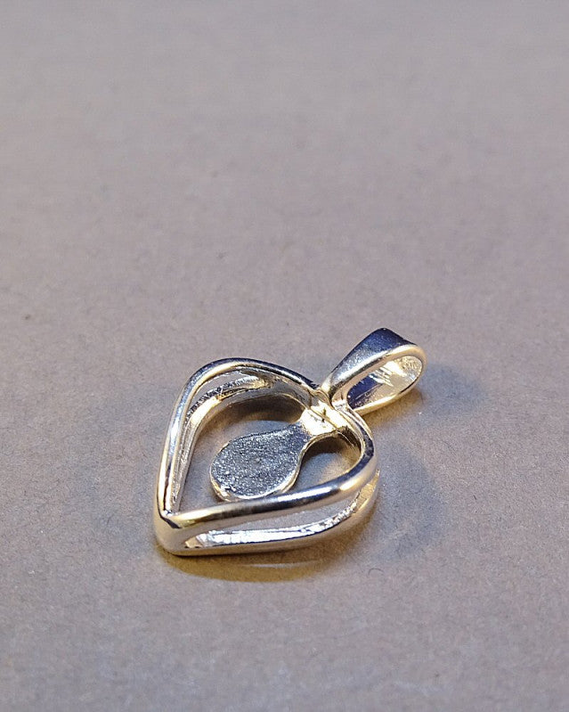 Simple Heart Pendant setting To Fit A 5mm Cabochon