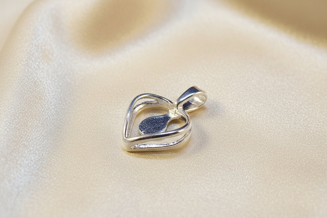 Simple Heart Pendant setting To Fit A 5mm Cabochon