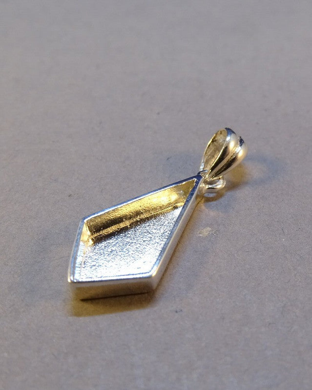 Solid Back Kite Shaped Silver Pendant For 15x8 Stone