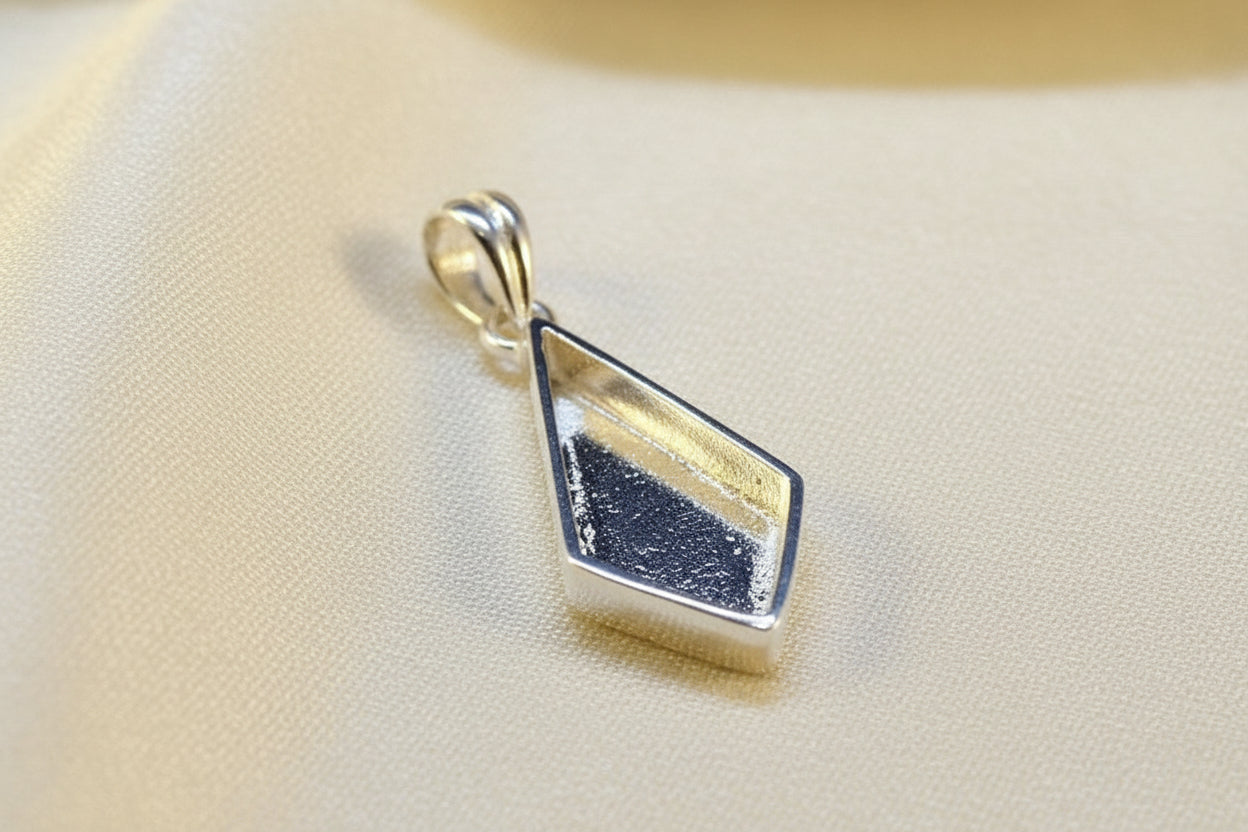 Solid Back Kite Shaped Silver Pendant For 15x8 Stone