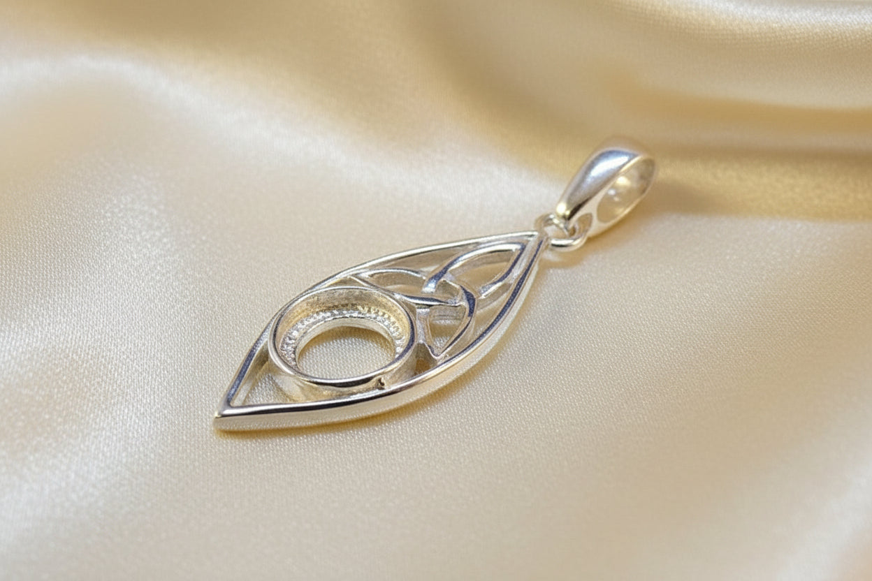 8mm Cabochon Silver Celtic Pendant Setting