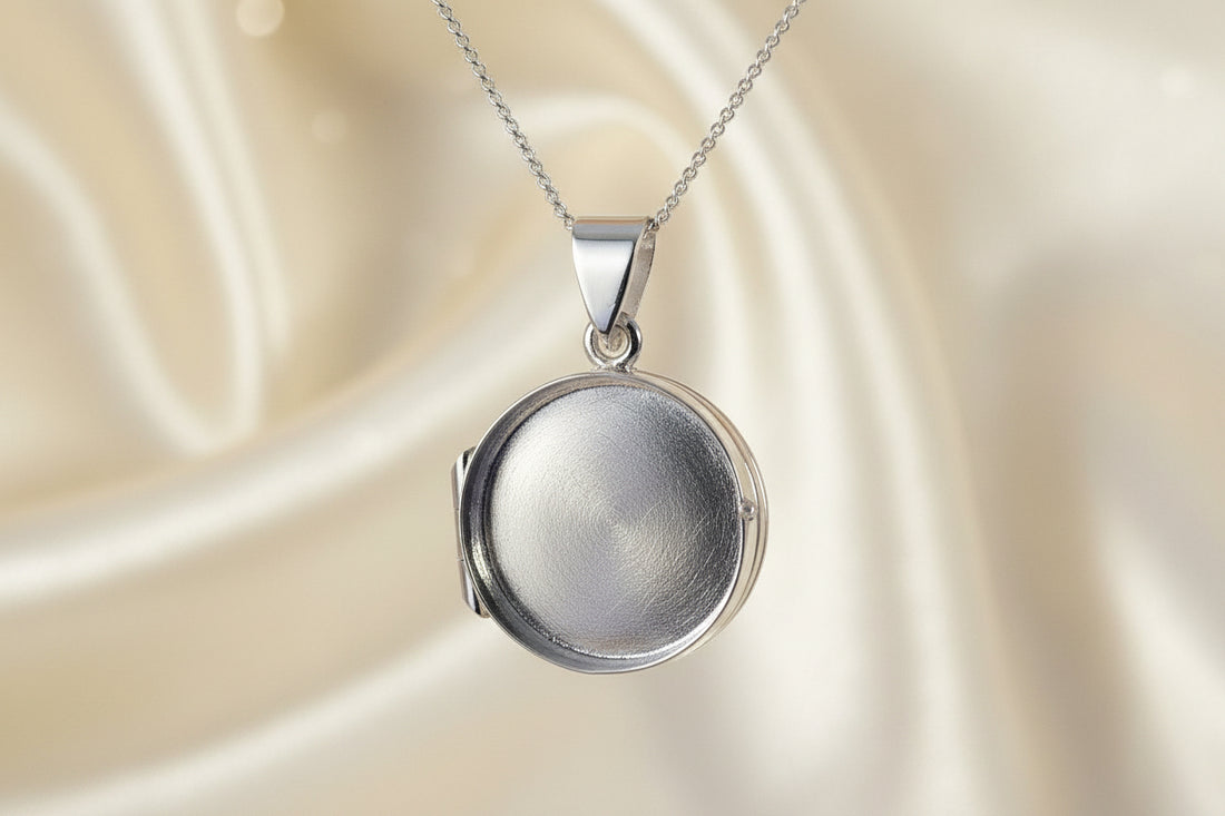 Small Round Silver Locket with front for Resin Or Cabochon 2.26g each