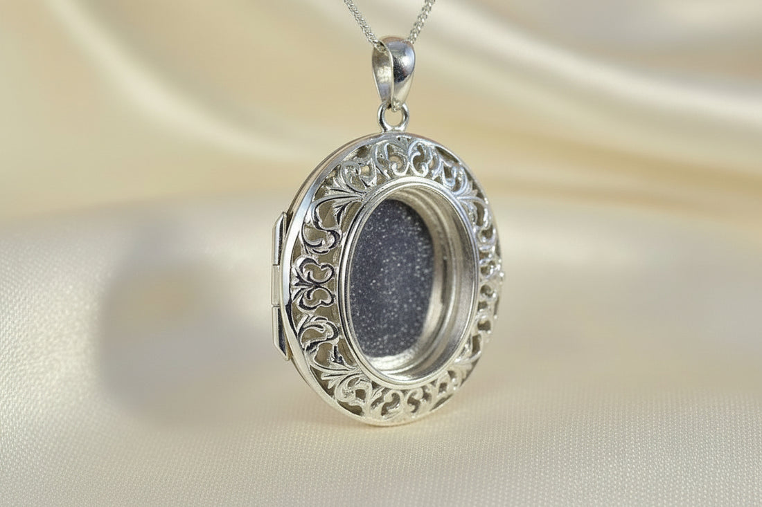 Silver fillagree locket for 18x13 cabochon