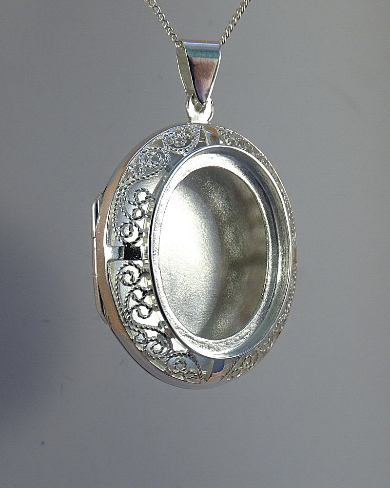 Silver Filigree Locket Unset To Fit 25x18 Cabochon