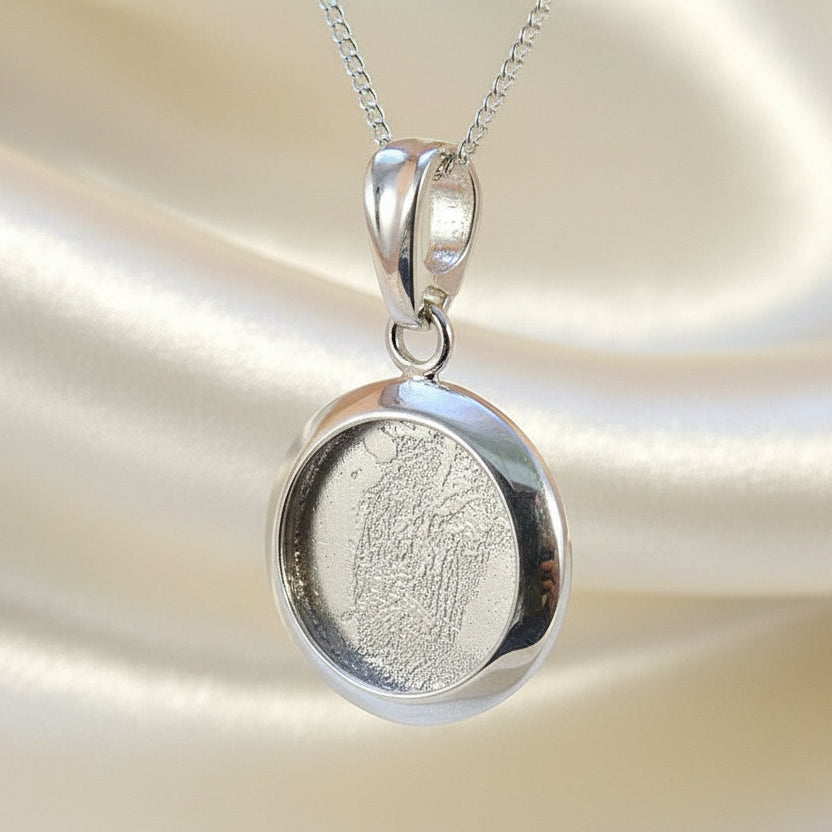Solid Back Round silver Pendant Suitable For 17mm Cabochon Or Resin