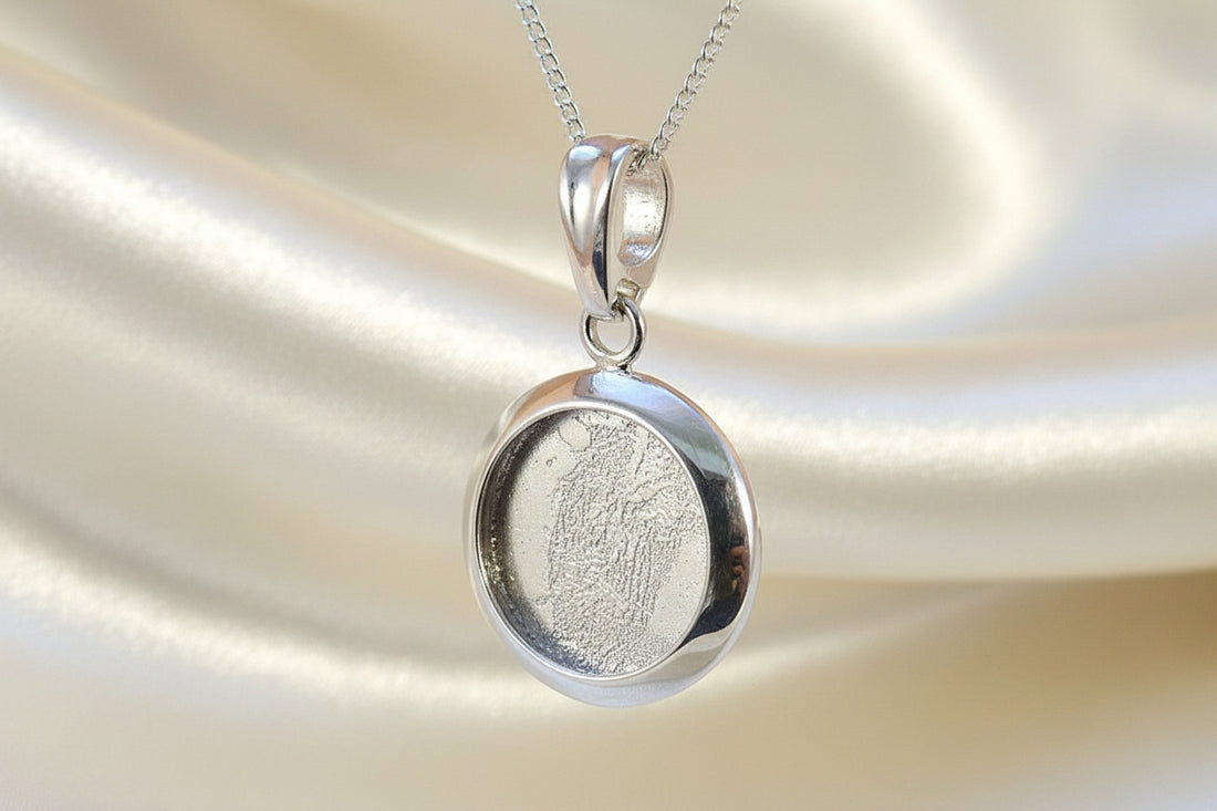 Solid Back Round silver Pendant Suitable For 17mm Cabochon Or Resin