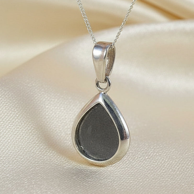 slid back silver teardrop pendant suitable for resin