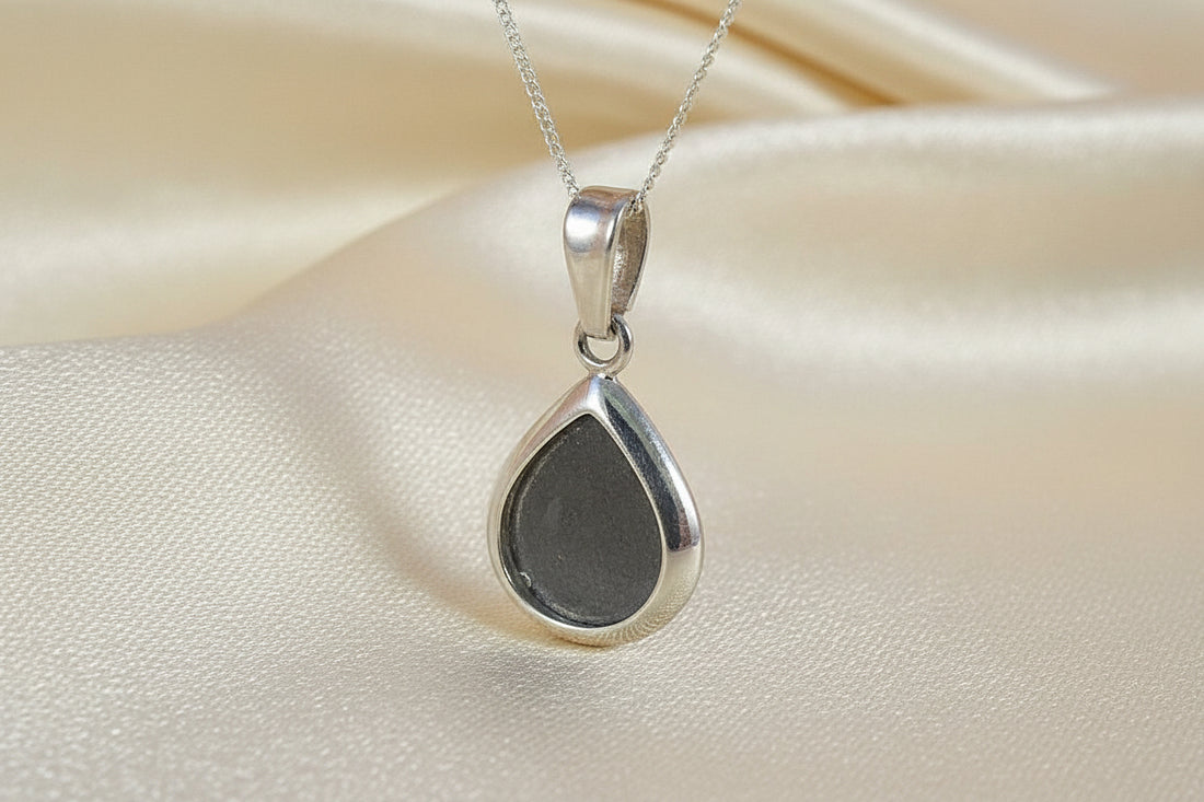 slid back silver teardrop pendant suitable for resin