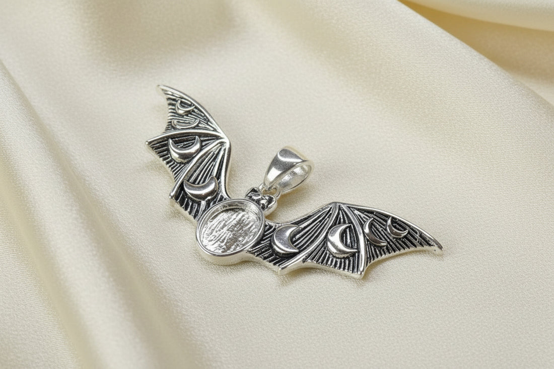 Solid Silver Antique Style Bat Pendant Suitable For 8x6 Cabochon Or Resin