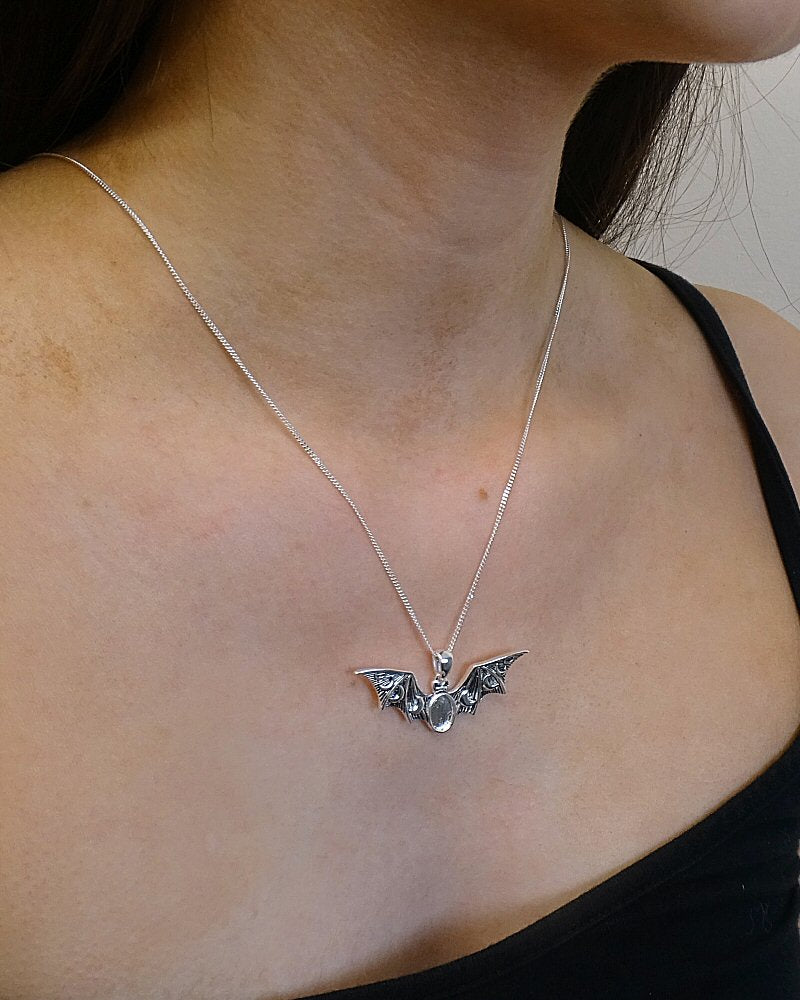 Solid Silver Antique Style Bat Pendant Suitable For 8x6 Cabochon Or Resin