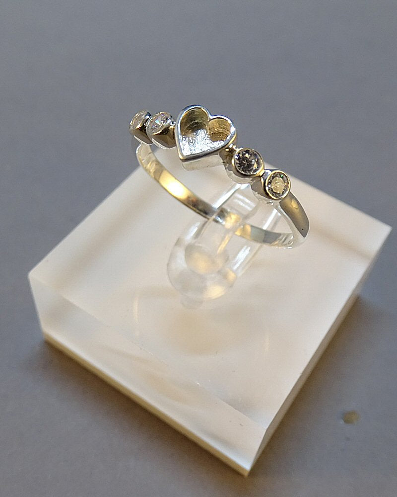 Silver heart ring with cz stones