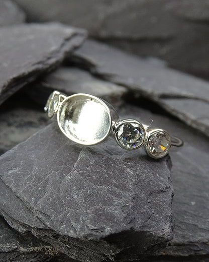 Silver ring suitable  for resin or 8x6 cabochon with resin