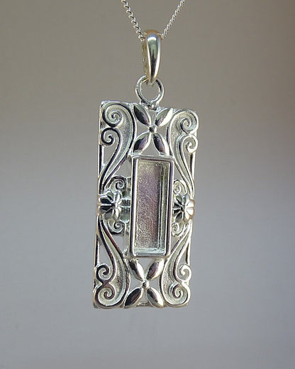 Sold silver fancy embossed pendant for resin or stones