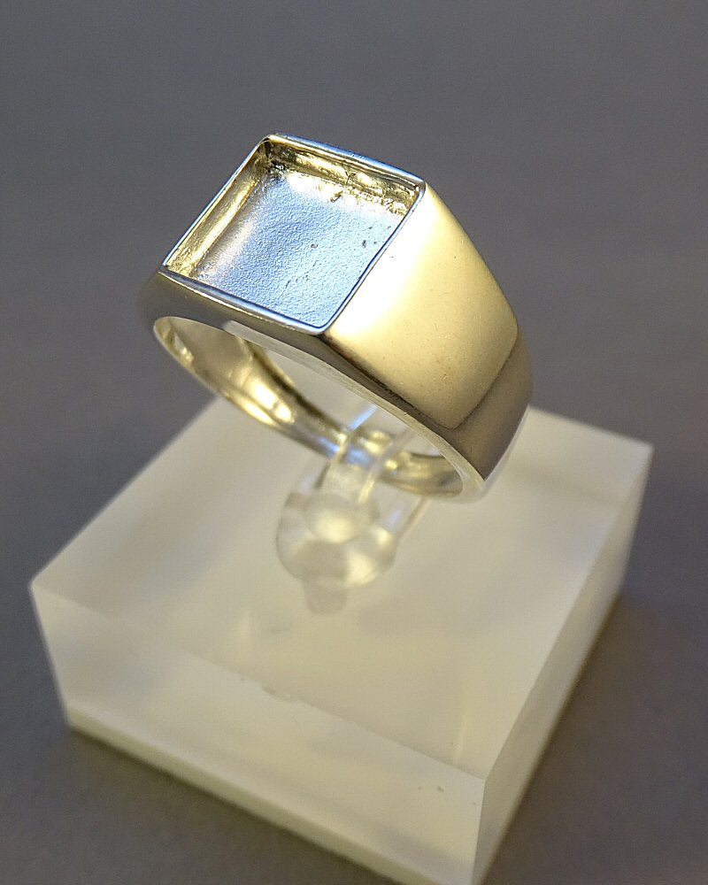 Gent Seal Ring With A Solid Back Top 10mm Square