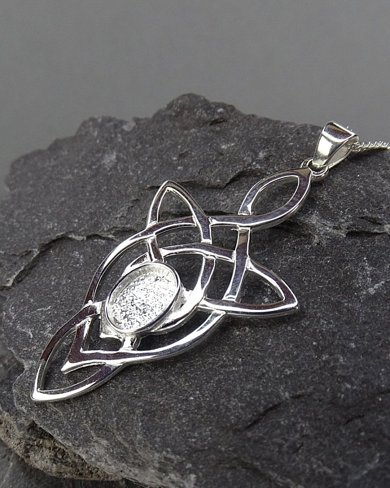 Celtic Style Pendant to fit 8x6 cabochon or resin