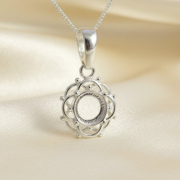 silver pendant to take a 8mm cabochon