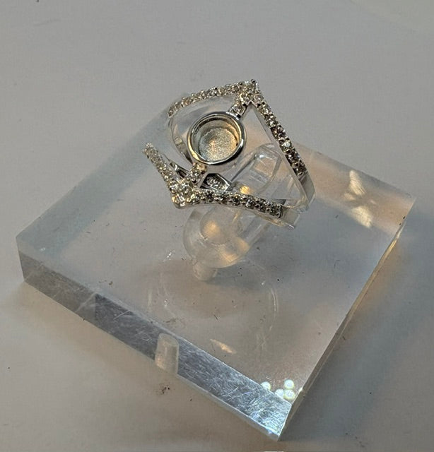 Solid Silver Ladies Ring With CZ To fit 5mm cabochon or resin