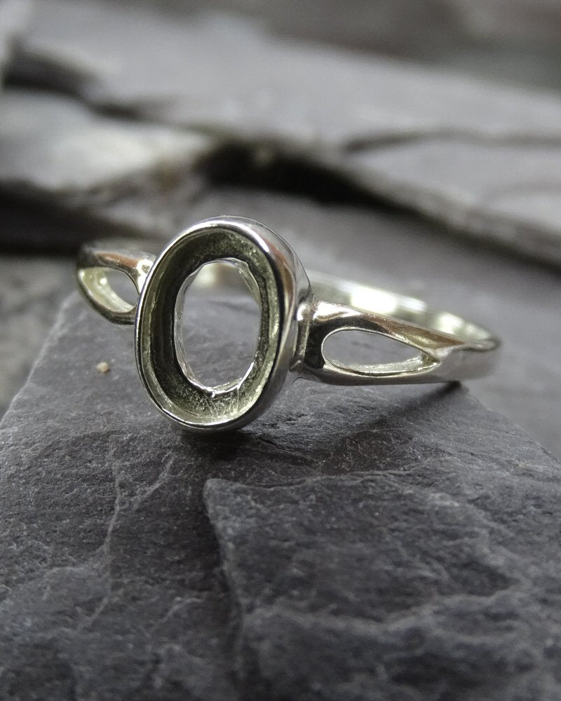 Ladies Silver Ring Setting To Fit A Cabochon