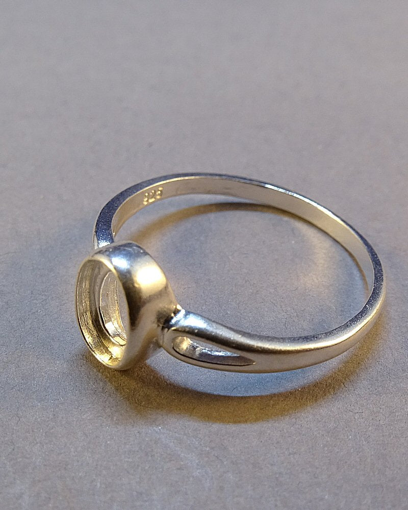 Ladies Silver Ring Setting To Fit A Cabochon