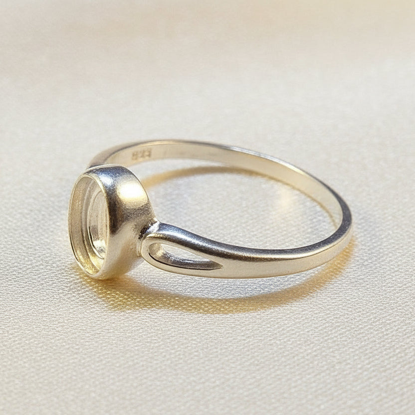 Ladies Silver Ring Setting To Fit A Cabochon