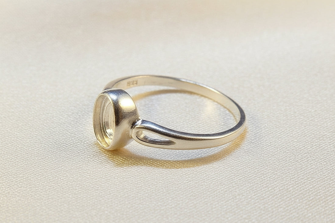 Ladies Silver Ring Setting To Fit A Cabochon