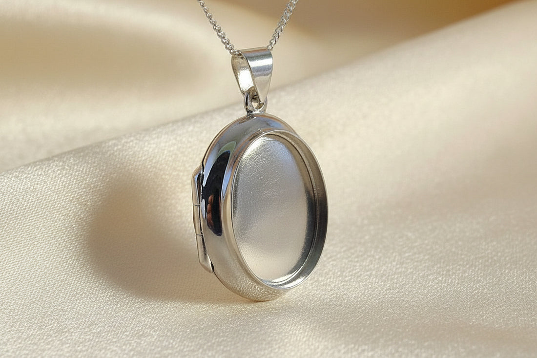 unset silver locket to fit a 18x13 cabochon or resin