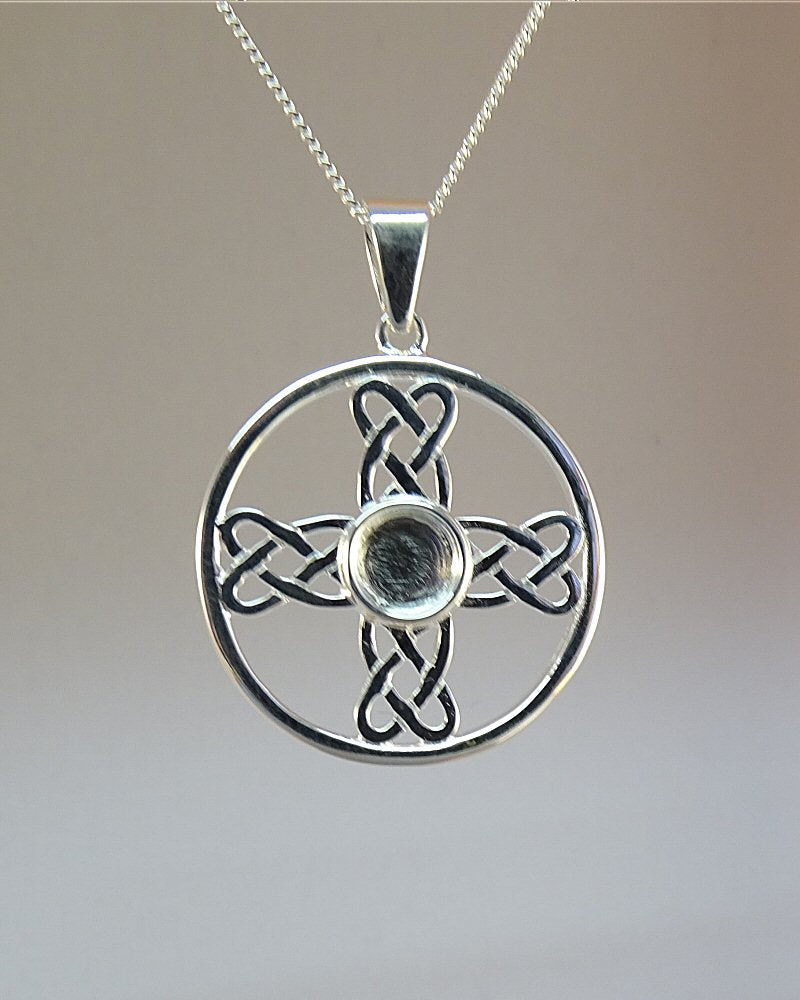 Silver Celtic pendant to fit 6mm cabochon or resin