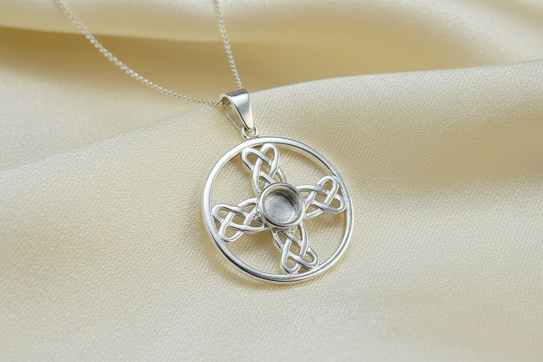 Silver Celtic pendant to fit 6mm cabochon or resin