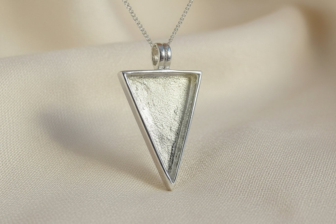 triangular solid back pendant blank for resin