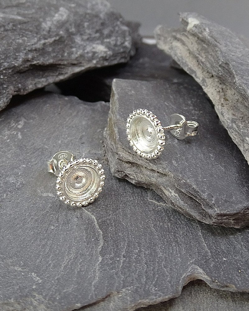 Silver Stud With Bead Edge To Set 6mm Cabochon