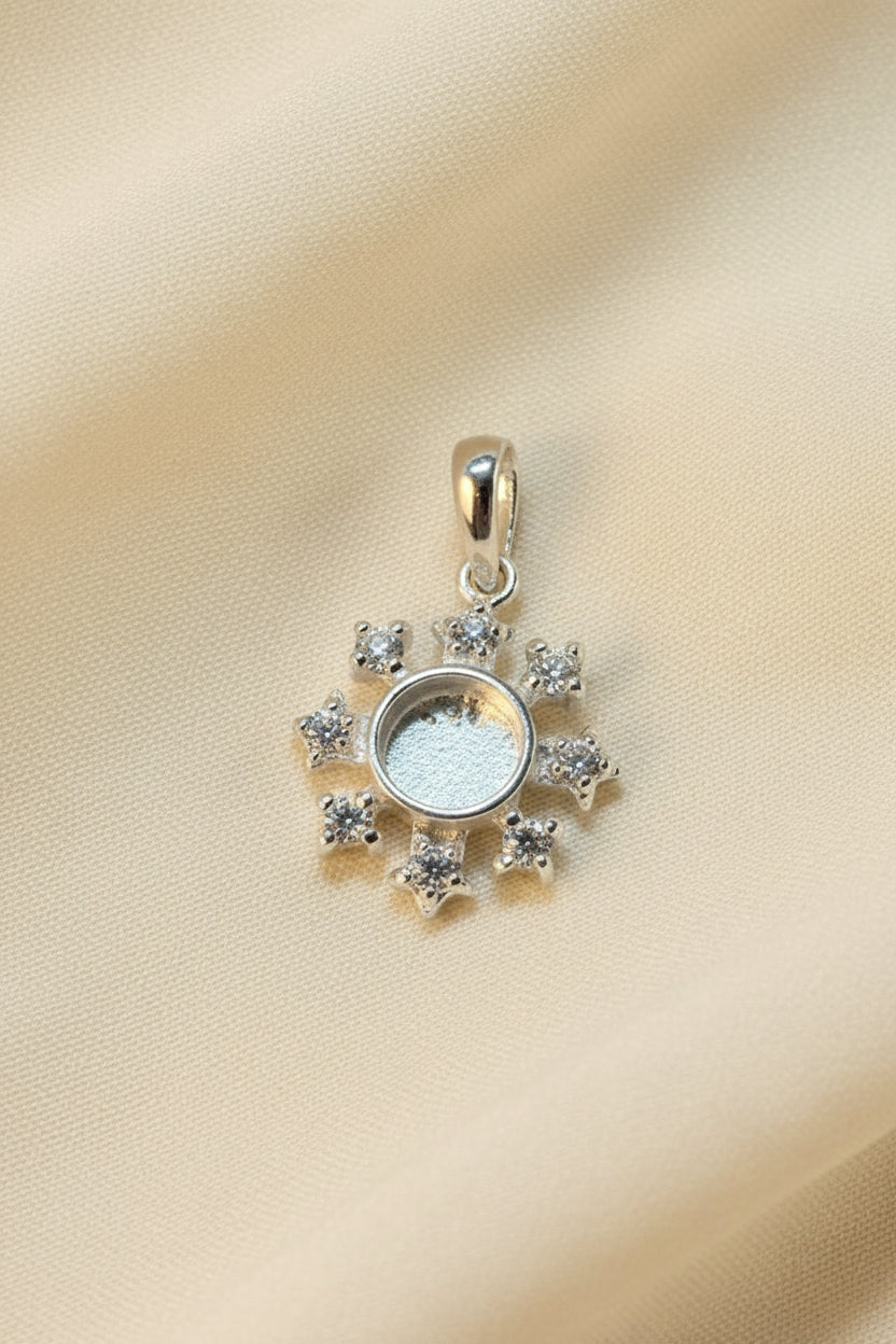Solid Silver Snow Flake Pendant setting For 5mm Cabochon Or Resin