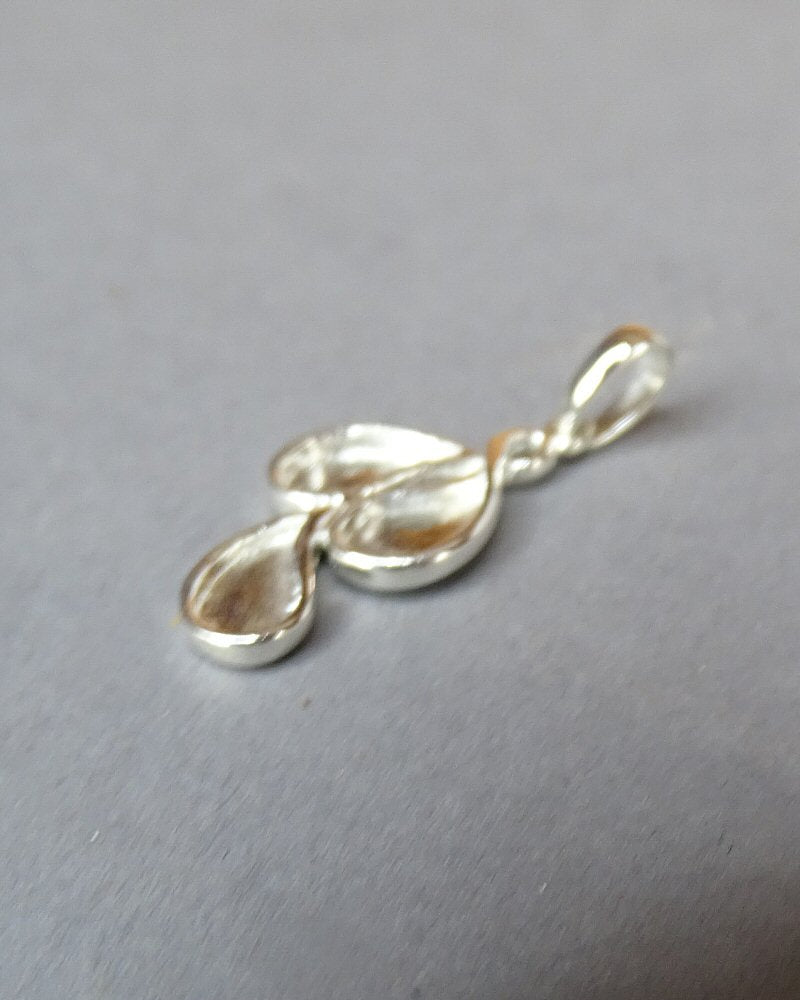 Solid silver pendant mount suitable for resin