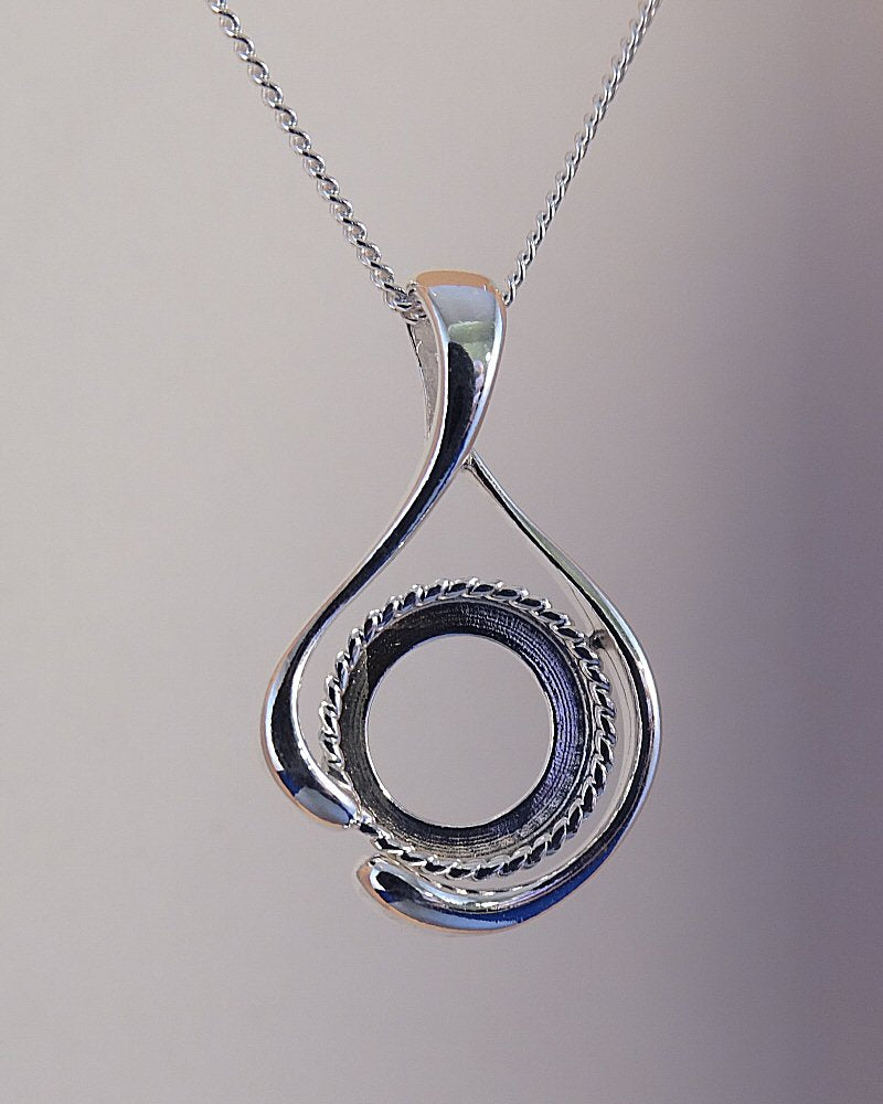 Stunning Silver Pendant To Take a 10mm Cabochon