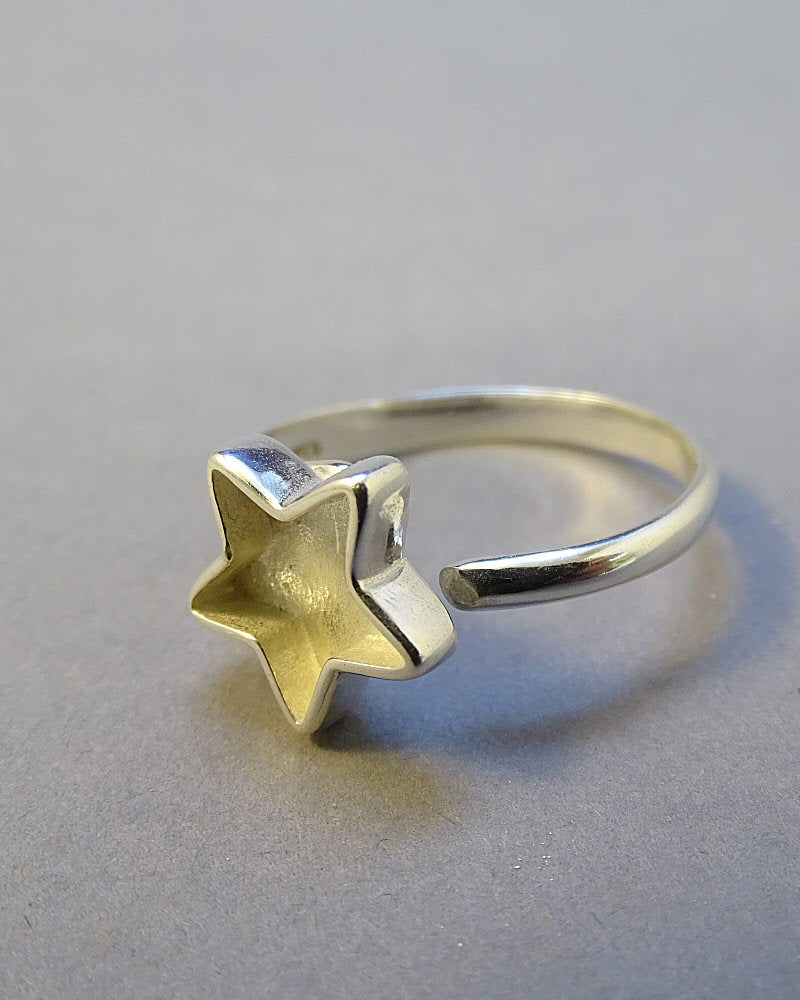 Silver Adjustable Ring With Star Shaped Setting Area