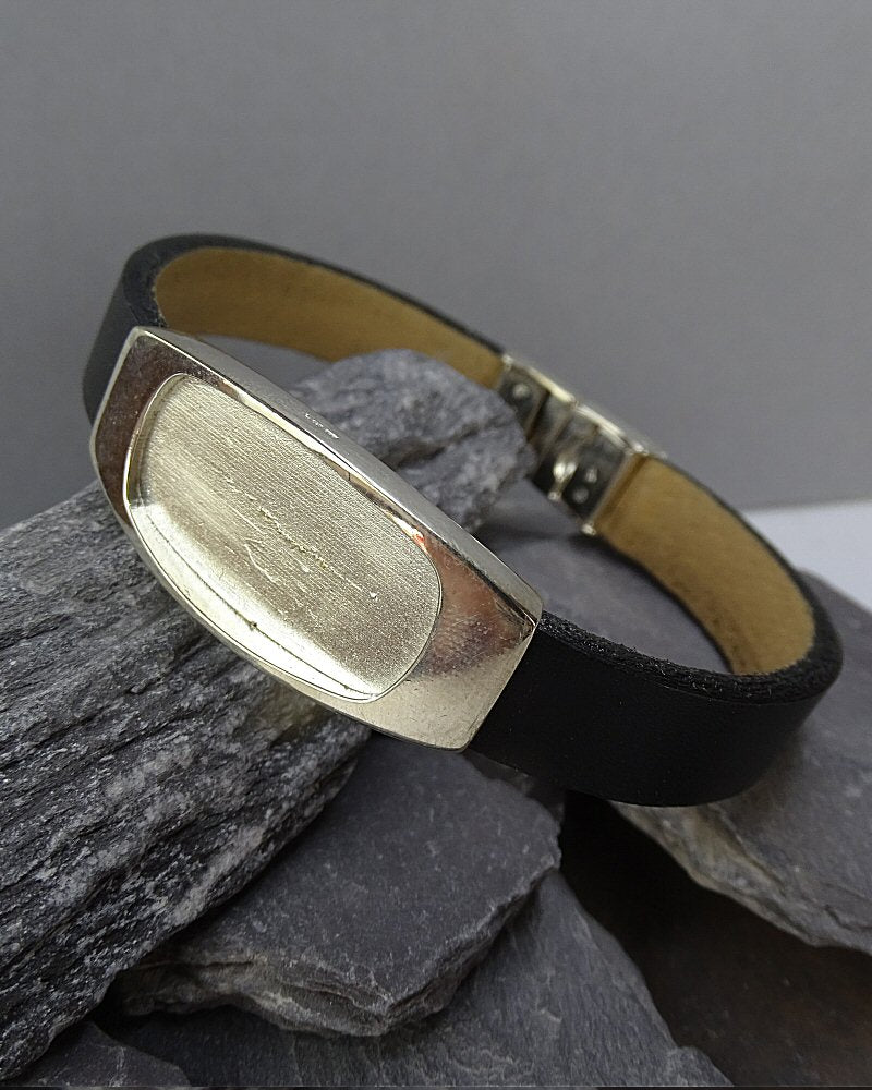 Fantastic Gents silver and Leather Bracelet Suitable For Resin